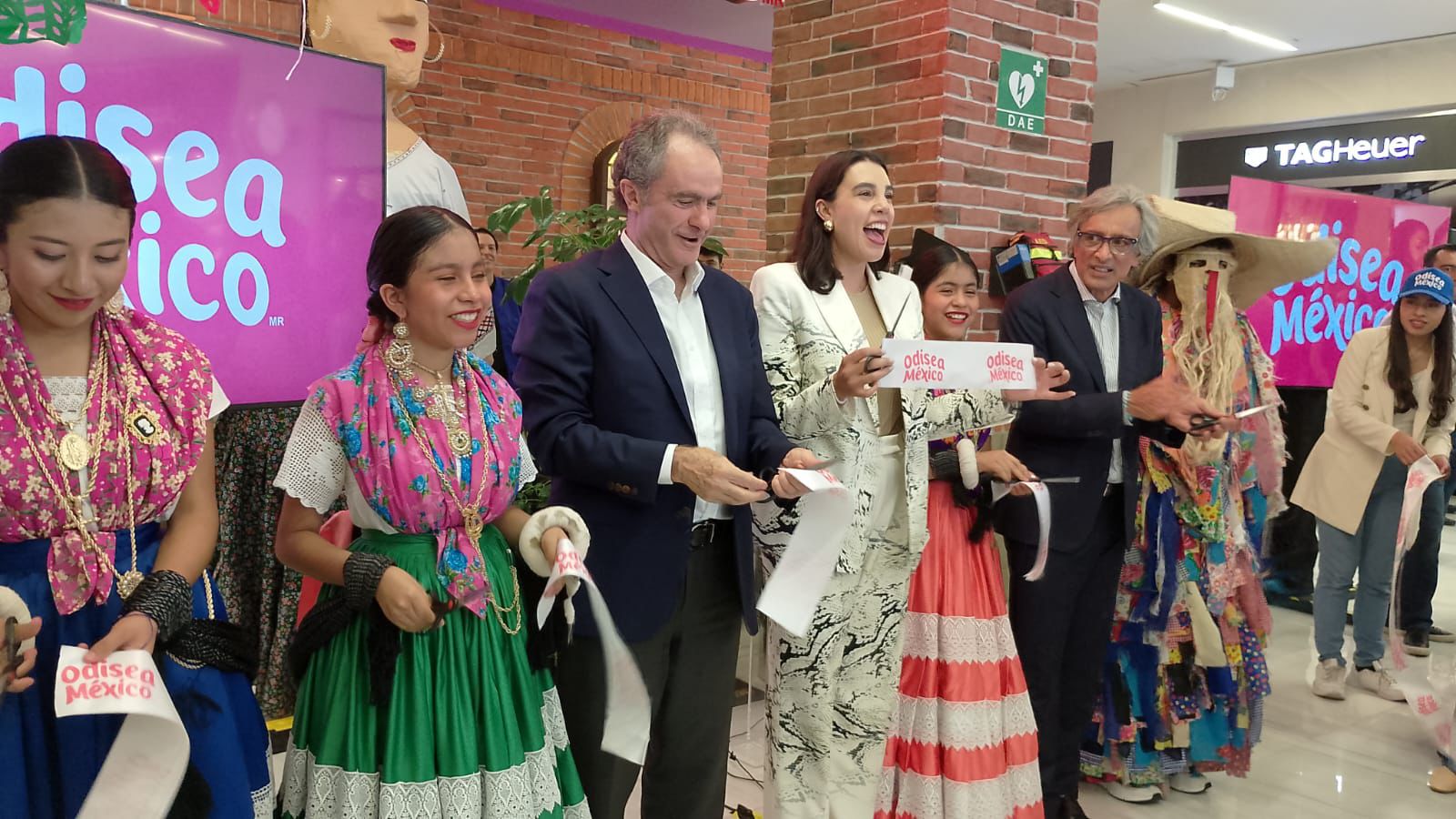 corte de listón en la inauguración de Odisea México
