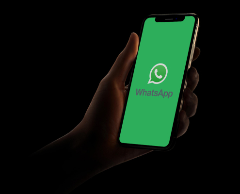 uso de whatsapp en un teléfono movil